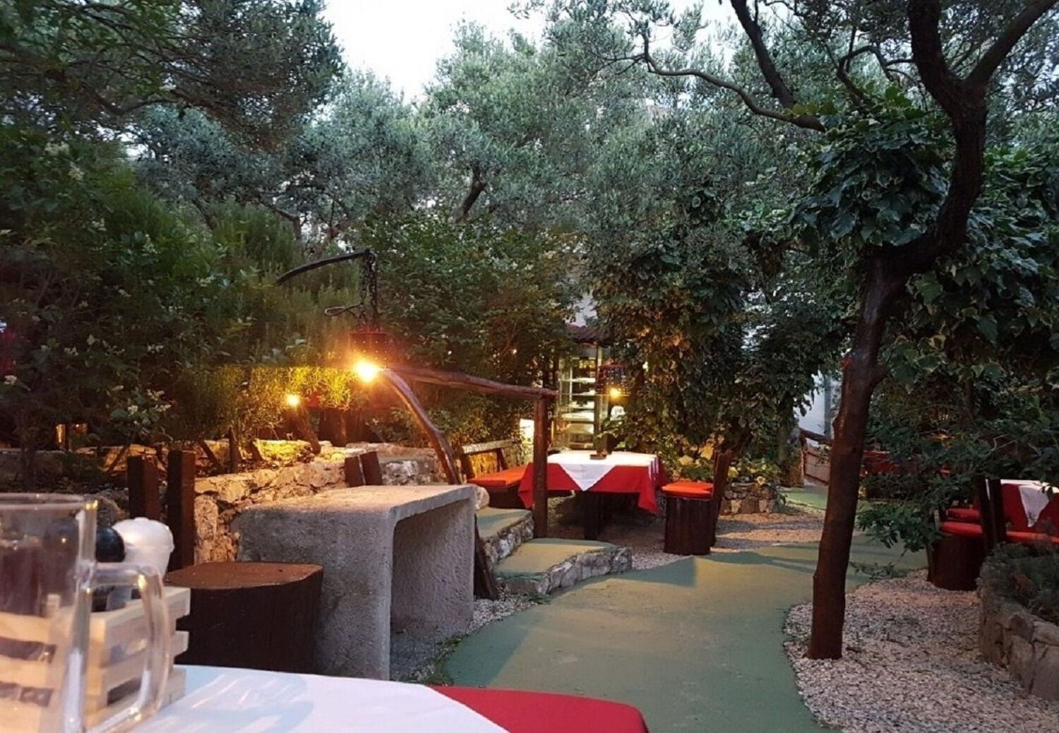Apartments Antisa - With Playground Tučepi Buitenkant foto