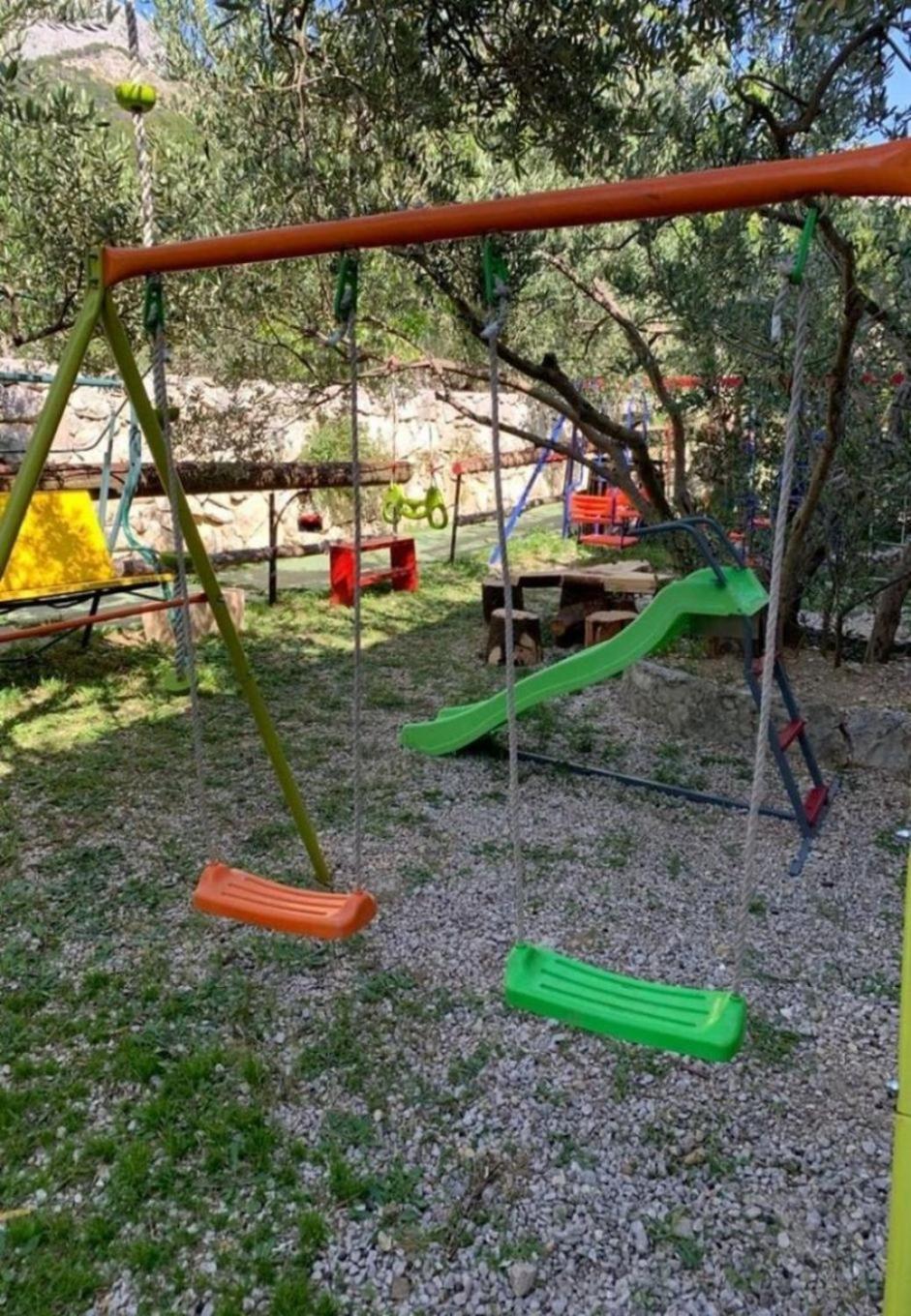 Apartments Antisa - With Playground Tučepi Buitenkant foto