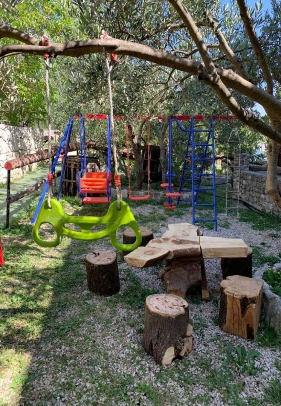 Apartments Antisa - With Playground Tučepi Buitenkant foto